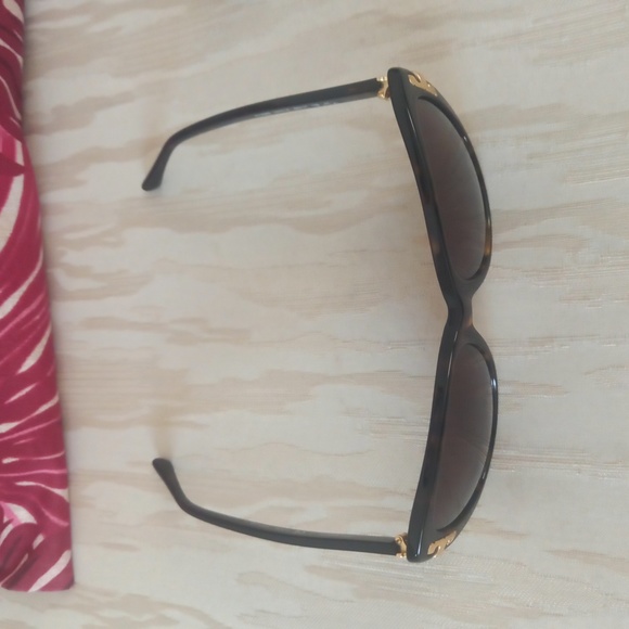 Tory Burch sunglasses with gucci case - Picture 2 of 10